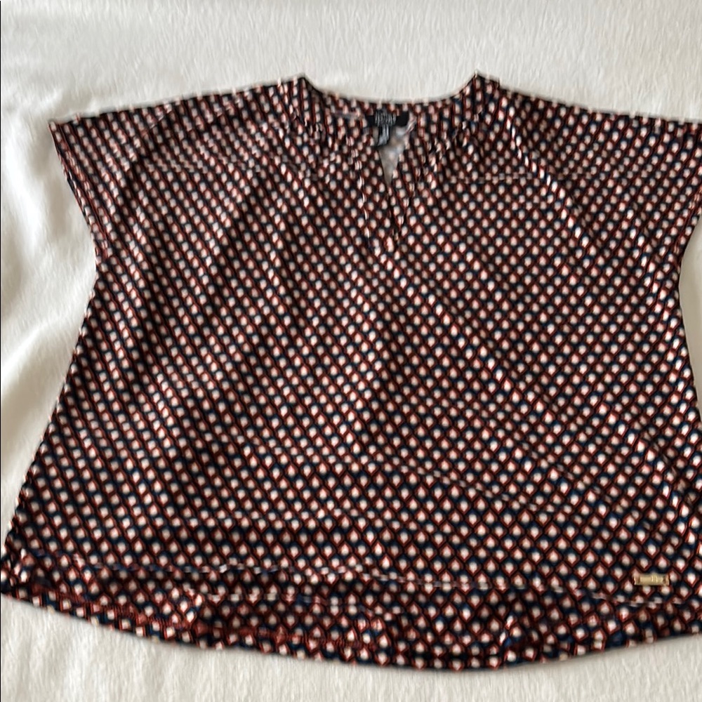 size M, Black, Blue and Rusty Red Women's Top, NWT
Jones NY
